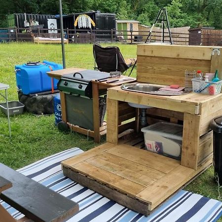 Cross Hands Route 47 Glamping Bell Tents מראה חיצוני תמונה