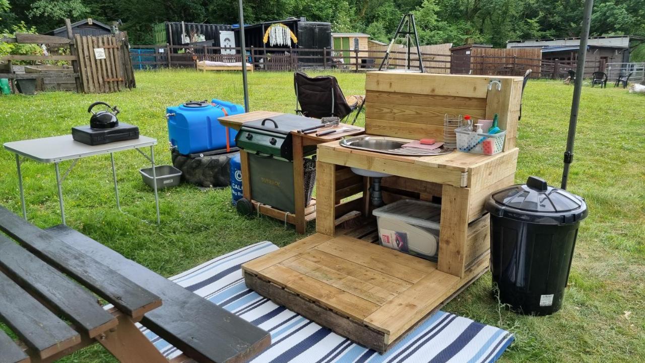 Cross Hands Route 47 Glamping Bell Tents מראה חיצוני תמונה